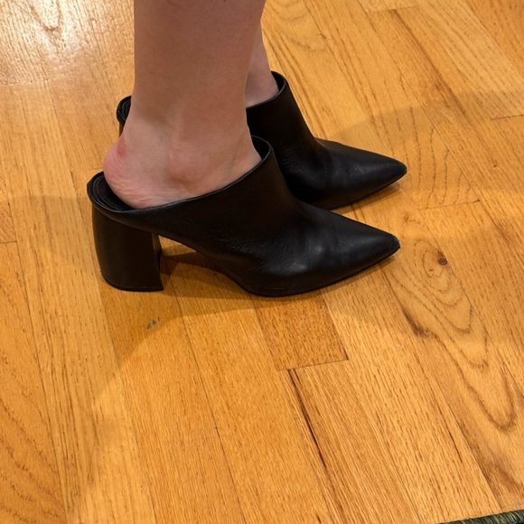 Steve Madden Solid Black Leather Block-heeled Mule - Picture 13 of 13